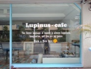 2023.10月　Lupinus・cafe様　とてもオシャレなフォントで、ニコちゃんマークも可愛らしいです! お客様がご自身でデザインされました。