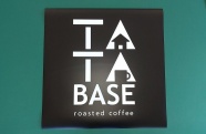 合同会社TANOSHI.3様　　　　コーヒーのキッチンカーに、付けられました。ロゴマークが素敵で、つや消しの黒と白のシートを貼っているので、とても格好の良いサインになりました。